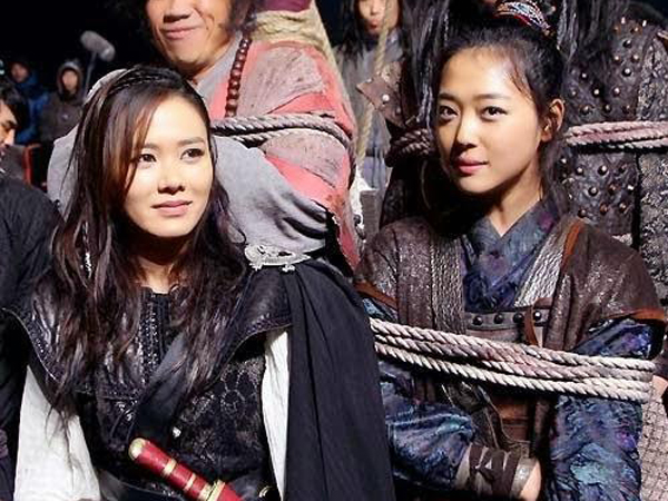 Son Ye Jin Puji Sulli f(x) di Dalam Film Pirates!